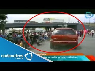 ¡¡VIDEO!! Camioneta atropella estudiantes que protestaban en Michoacán