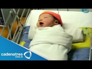 ¡ENTÉRATE! Joven con cáncer de seno da a luz a bebita; seguirá con quimioterapias