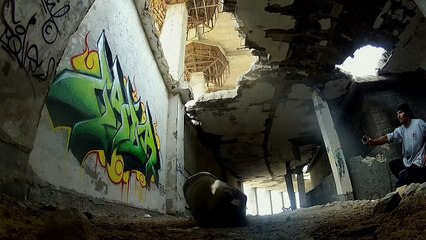 Crazy parkour amid explosions and rubble in Gaza City