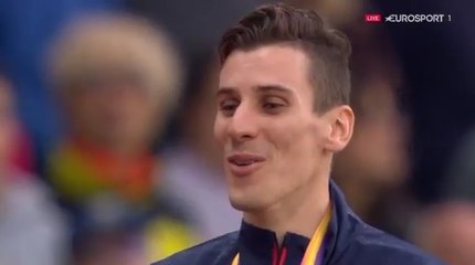 Pierre-Ambroise Bosse change les paroles de la Marseillaise lors de la remise de sa médaille d'or