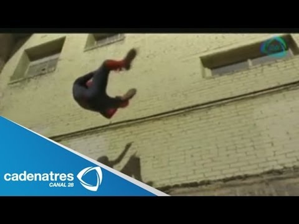 Hombre araña es captado haciendo acrobacias / Spider Man is caught doing stunts