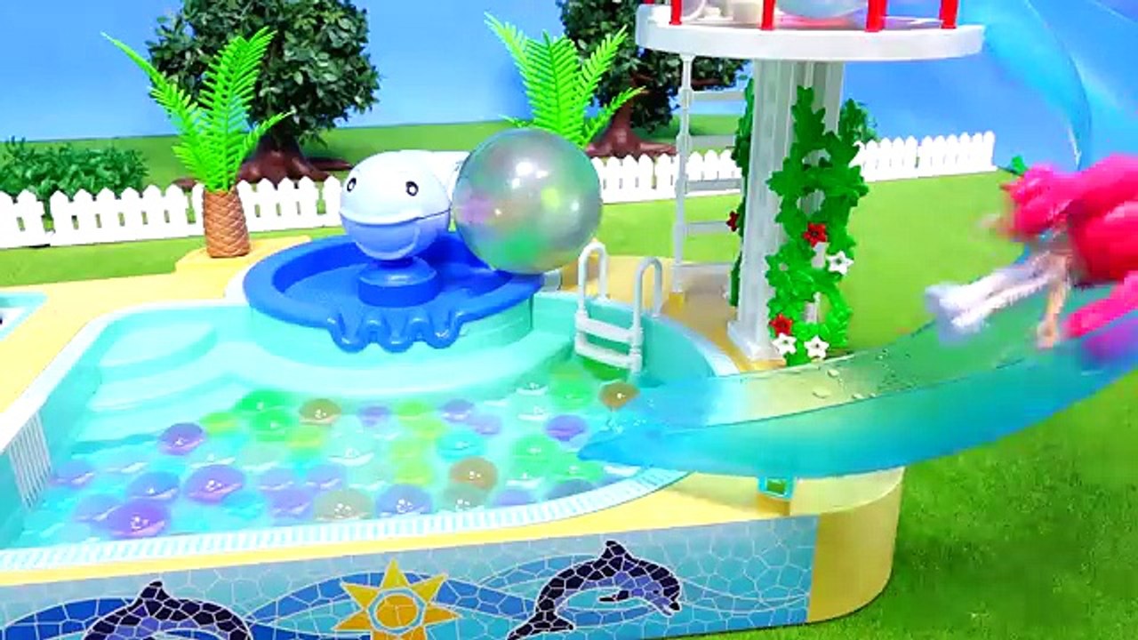 プリキュアアラモード プール❤キュアホイップとキュアカスタードが水風船を割ったらぷよぷよボールプールになっちゃった⭐捕まってるアンパンマンもお助け♪おもちゃ アニメ