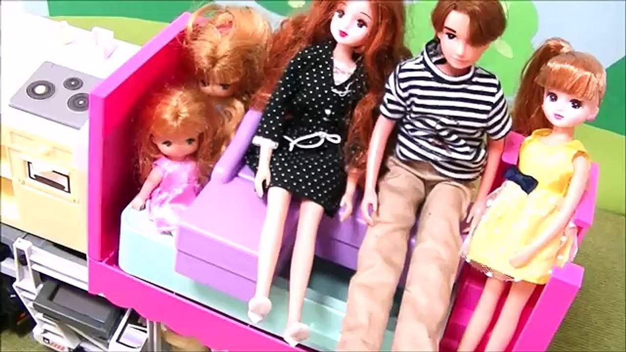 リカちゃん おもちゃ おうちの引っ越し★ キッチン ベッド 洋服などをアンパンマントラックで運ぶよ! 友達を呼んで新しい家でパーティー♪ はるとくん 人形 アニメ ここなっちゃん