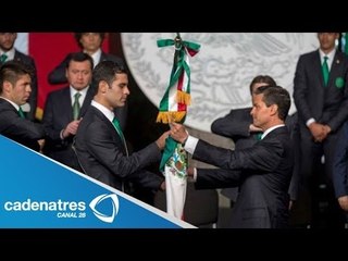 Peña Nieto abandera a la selección mexicana de Futbol