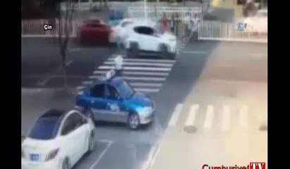 Sollama yağmak isteyen sürücü yayaları ezdi: 5 yaralı