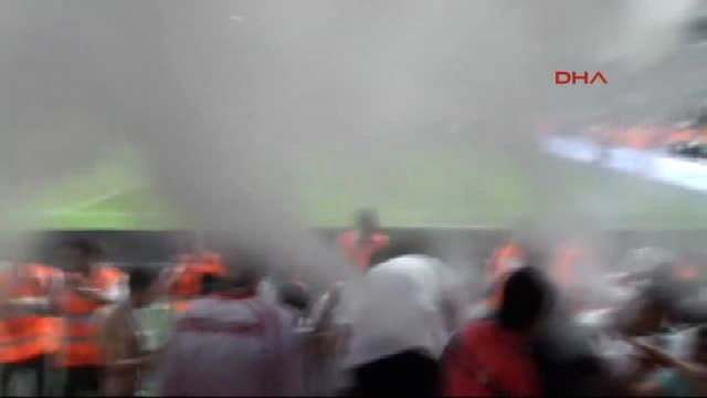 Konyaspor Taraftarının Kupa Kazanma Sevincini Yangın Tüpünü Sıkıp Boşaltarak Yaşadığı Ortaya Çıktı