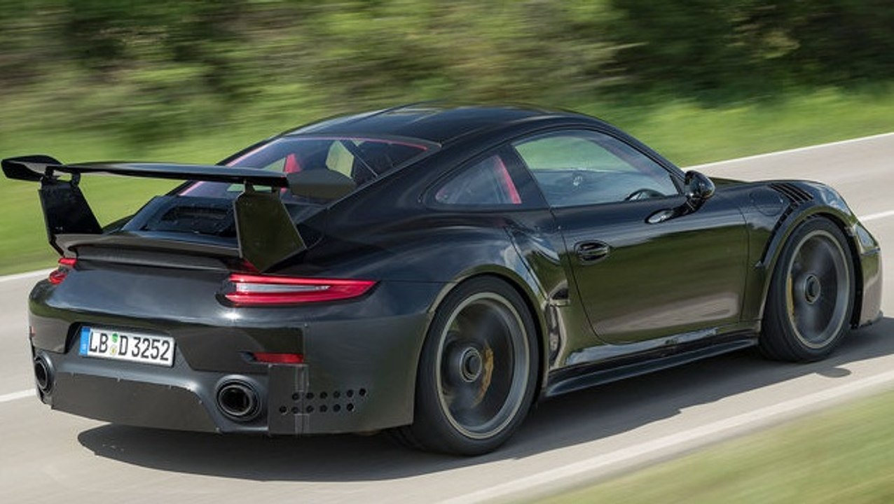 2018 Porsche 911 GT2 RS VS MINI Cooper S E Countryman ALL4