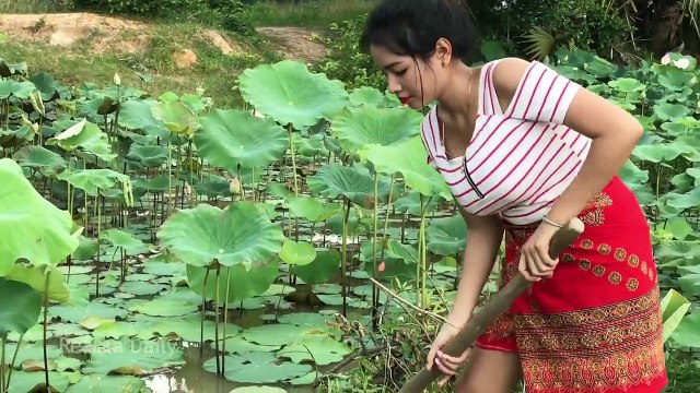 Amazing Smart Girl Catch A Lot of Fish at Siemreap - Easy Catch Fish 2017