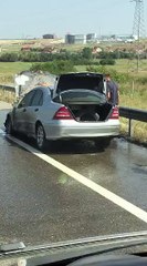 Digjet një veturë në autostradën “Ibrahim Rugova”