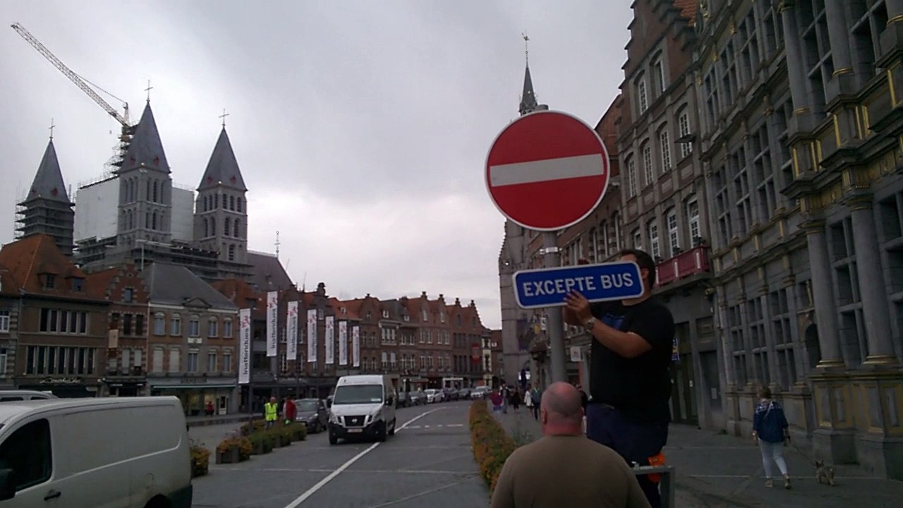 La Grand place de Tournai à sens unique