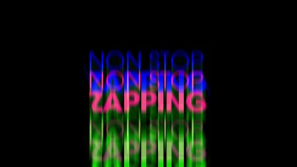 Espagne : Des migrants débarquent sur une plage au milieu des touristes (vidéo)