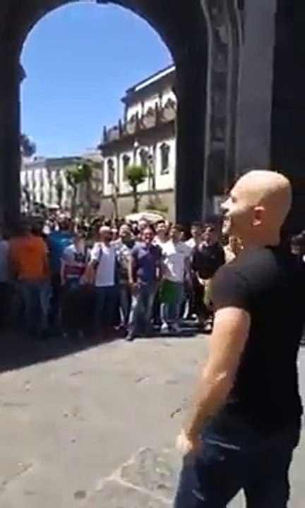 Ai turisti Napoli spiegatela così