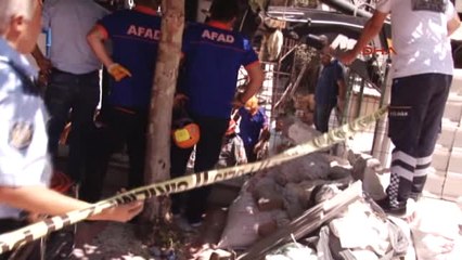 Gaziantep'te Göçük Altında Kalan İşçi Kurtarıldı Ek