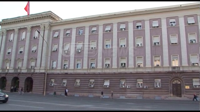 Ora News - KLSH kallëzon në Prokurori 4 drejtorë të bashkisë Roskovec