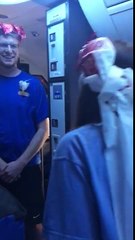 Une compagnie aérienne célèbre le mariage surprise d'un couple qui s'envole en lune de miel