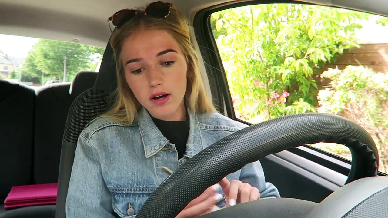 MA MÈRE NOUS FAIT DECOUVRIR SES MUSIQUES EN VOITURE.. DU N'IMPORTE QUOI !