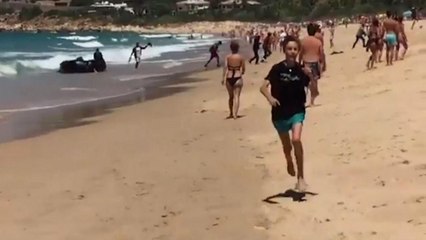 قایق پناهجویان در یک ساحل توریستی اسپانیا به خشکی رسید