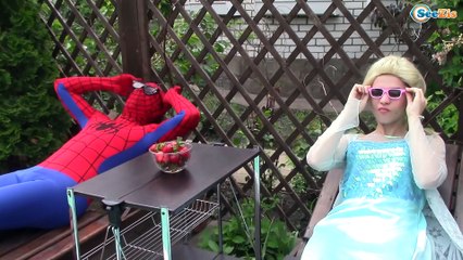 Superhero fun Spiderman vs Zombie & Frozen Elsa Superhero irl