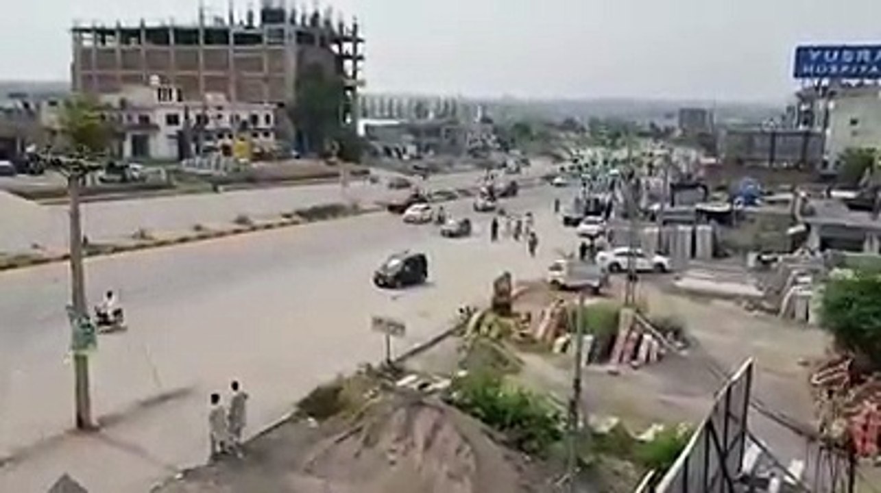 Girl Making Fun of Nawaz Sharif Rally