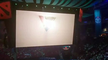 Artifact new game announcement from Valve crowd reaction