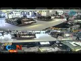 VIDEO: Delincuentes asesinan a una persona de la tercera edad y a su hija en un centro comercial