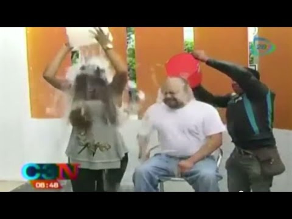 #IceBucketChallenge Cadenatres Noticias se une al reto Ice Bucket Challenge / Cubetazo de agua fría