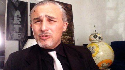 Lectura de poemas de Manuel M Flores. Un beso nada más