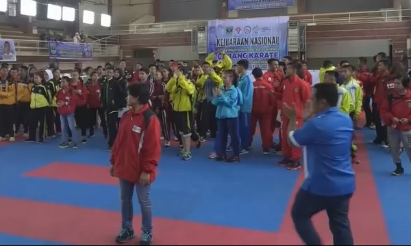 Jawa Barat Juara Umum Kejurnas Karate di Padang