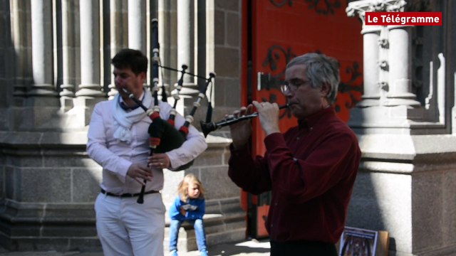 Festival missionnaire. Bombarde et cornemuse pour accueillir la communauté Aïn Karem