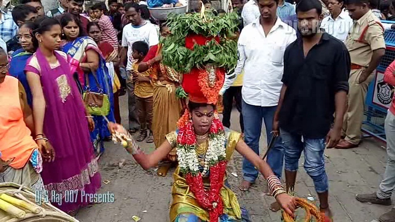Golconda Bonal 2017 // jogini Anu Radha // Telangana Bonam