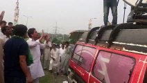 PML-N Workers Ka ARY News Kay Staff  Ko Galian -  Imran Khan Ka Kutta ARY