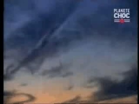 Entité filmée dans le couloir