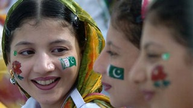 کیا پاکستان زندہ ہےیا حکمران؟میرے لوگ مر رہے ہیں میرے شہر جل رہے ہیں-DailyFun Zone