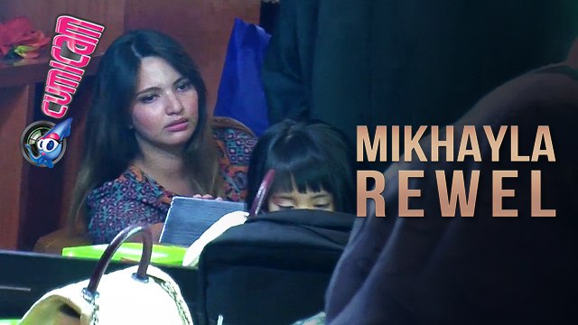 Make Up Jelang Pemotretan, Mikhayla Bikin Ribet Nia Ramadhani - Cumicam 11 Agustus 2017