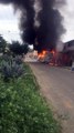 Ônibus é incendiado no ponto final de Nova Brasília, em Cariacica