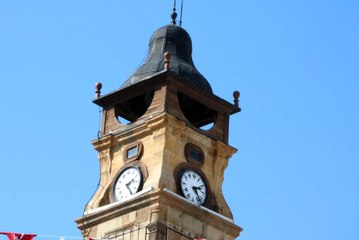 Tarihi Saat Kulesi Artık Zamanı Göstermiyor