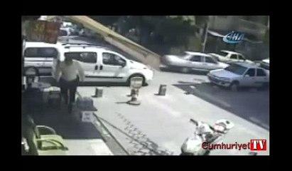 Sözlü sataşma kavgaya dönüştü! Tekme tokat birbirine girdiler