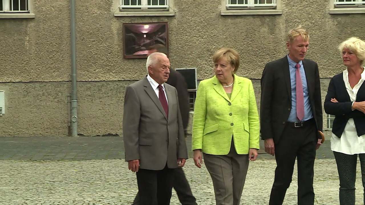 Merkel besucht Ex-Stasi-Gefängnis in Hohenschönhausen