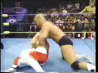 Hollywood Blondes vs. Marcus Bagwell and Too Cold Scorpio (10 02 1993)