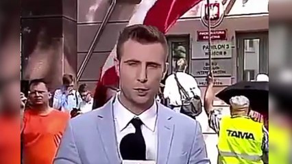 Unos cuernos para el reportero turco en directo