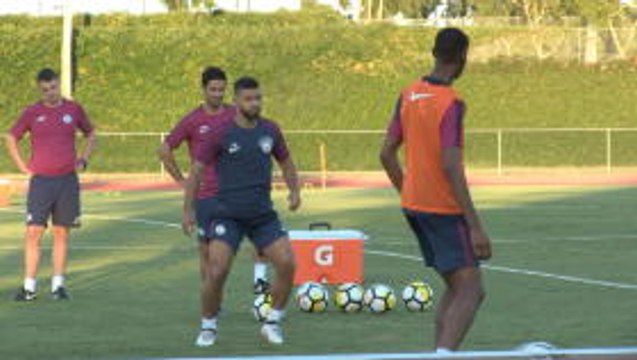 Man City under pressure as favourites - Guardiola