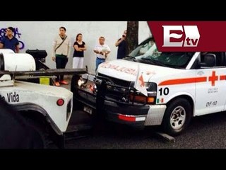 Grúa engancha a una ambulancia en el DF, el herido muere  / Todo México