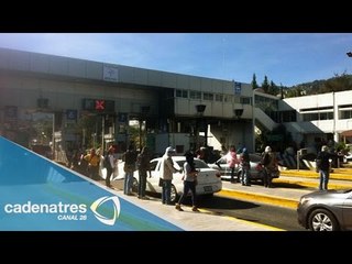 Jóvenes toman casetas hacia el Distrito Federal