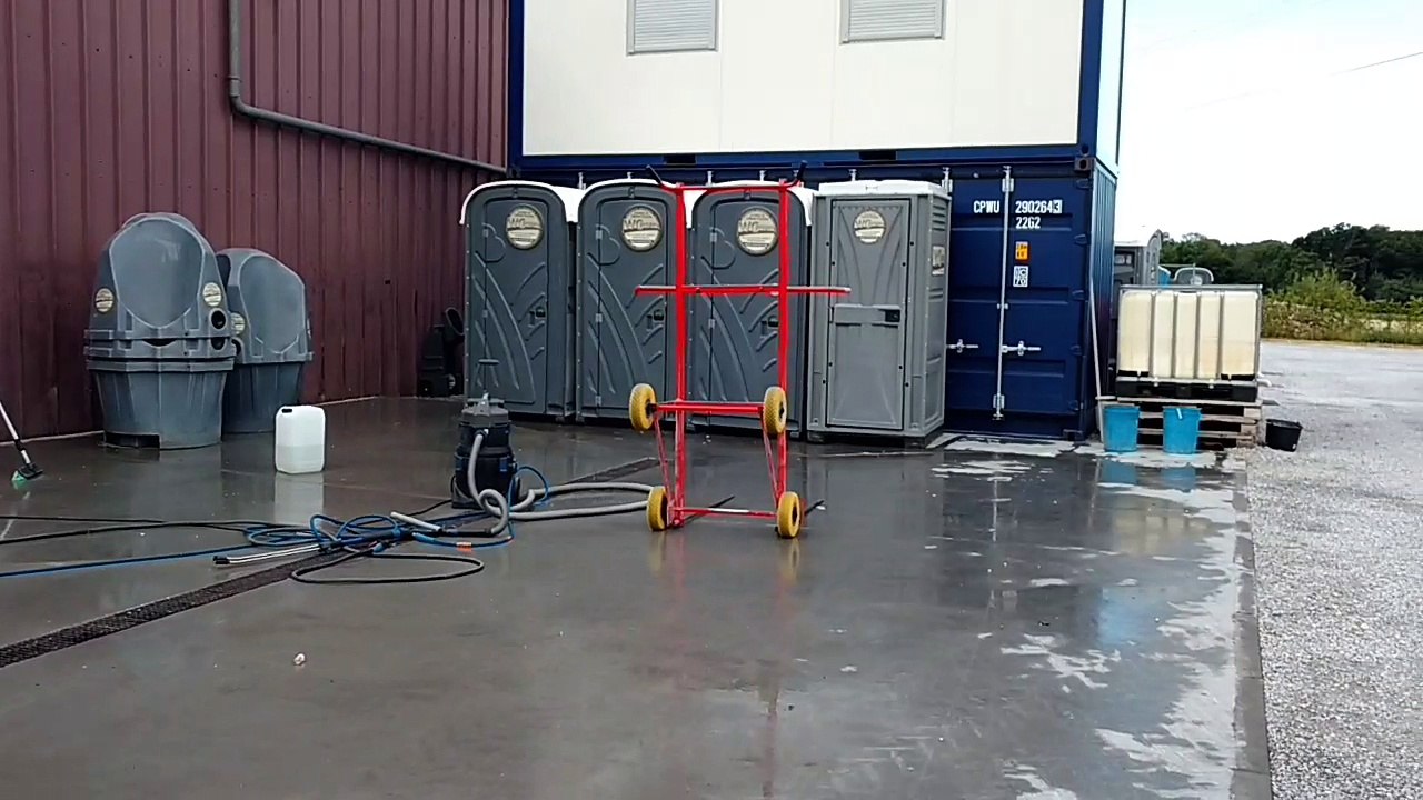 Gozée: tour du propriétaire chez WC Propre