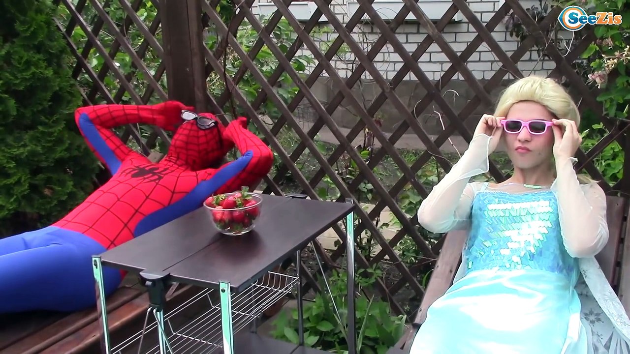 Superhero fun Spiderman vs Zombie & Frozen Elsa Superhero irl