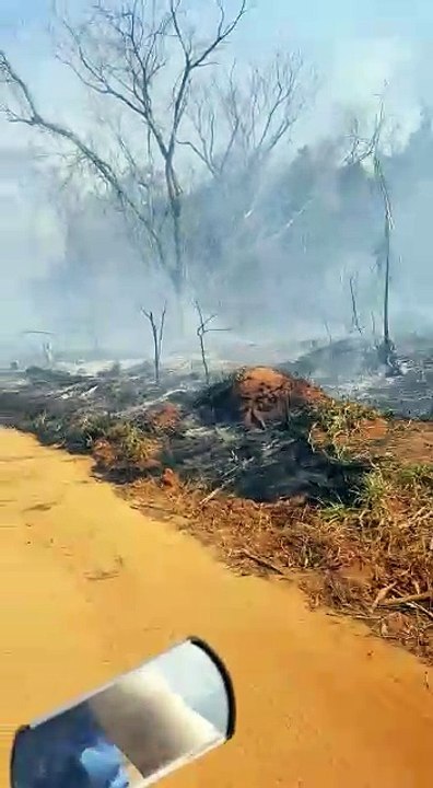 Intenso fuego en pastizal de la zona de Maracaná 1er Encuadre