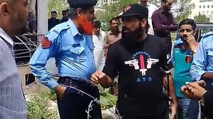 بہت دنوں بعد کوئی شیر کا بچہ دیکھا۔ جس دن، ہر بندہ اس آدمی جیسا جگرا پیدا کر لے گا۔ اُس دن پاکستان بدل جائیگا۔ #احمد