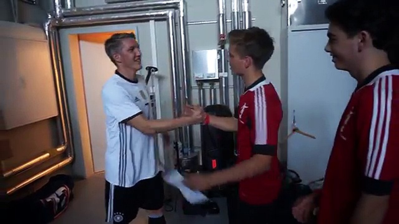 Schweinsteiger VS. HitThatBall BATTLE