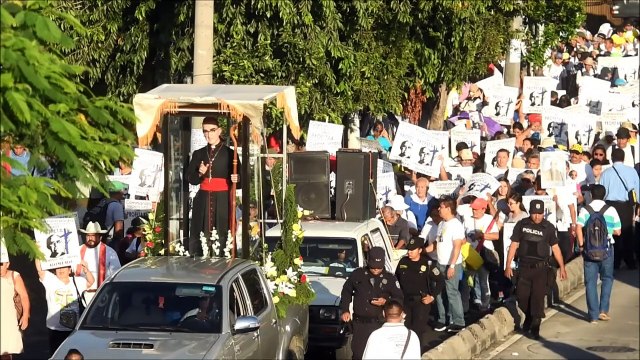 Peregrinación de salvadoreños rinde homenaje al beato Romero