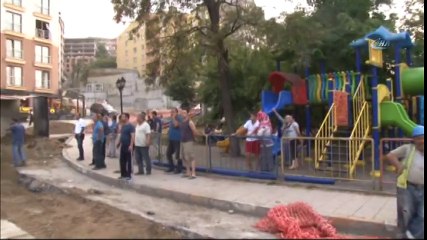 O Anlar Kamerada...Çocuk Parkının Yanında, Facianın Eşiğinden Dönüldü